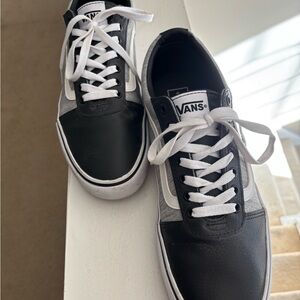 Vans Men's Classic Black and White Sneakers